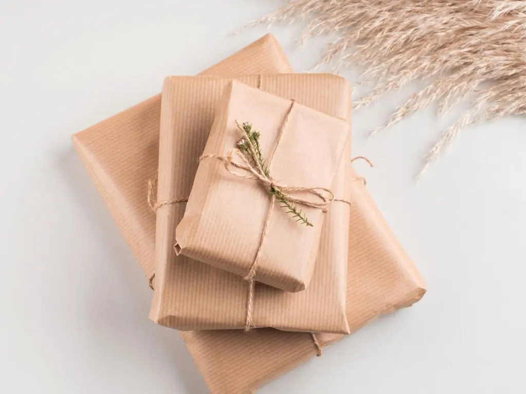 cadeaux en papier naturel
