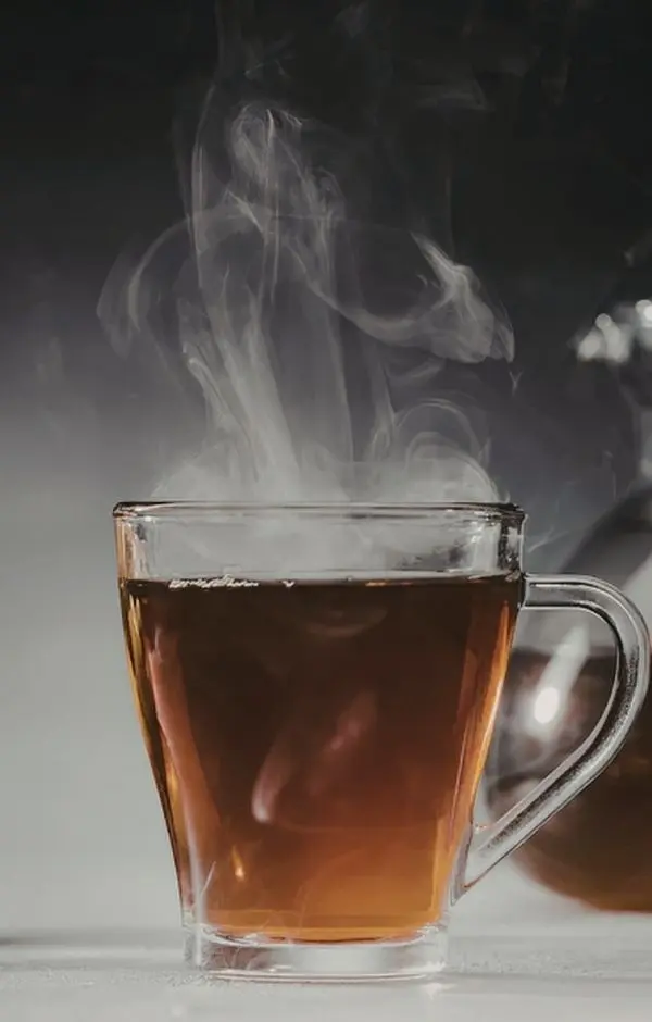 tasse de tisane fumante